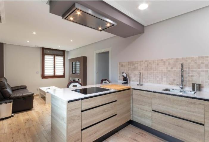 A Tan Solo 800 Metros De San Mames Apartman Bilbao Kültér fotó